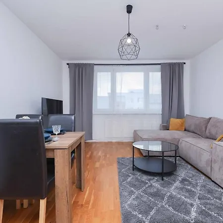 Mozartova- Quiet Getaway With A View Of The Danube Apartment *