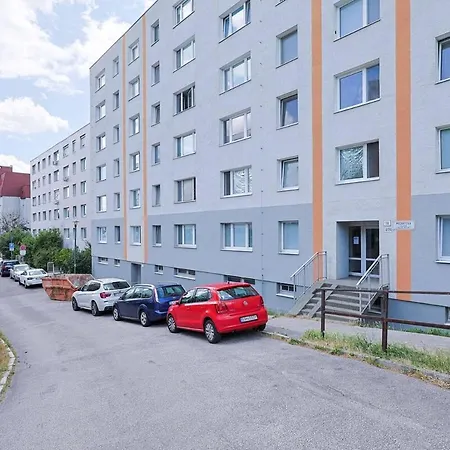 Mozartova- Quiet Getaway With A View Of The Danube Apartment